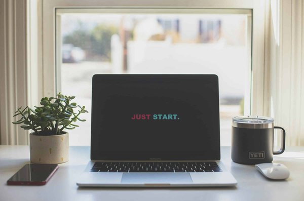 Quels sont les conseils pour déménager une station de travail informatique ?